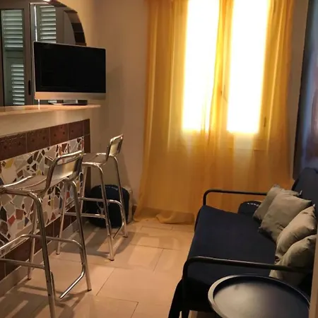 Summer Studio, 4 Persons, Mobile Ac, Old Town 아파트 *